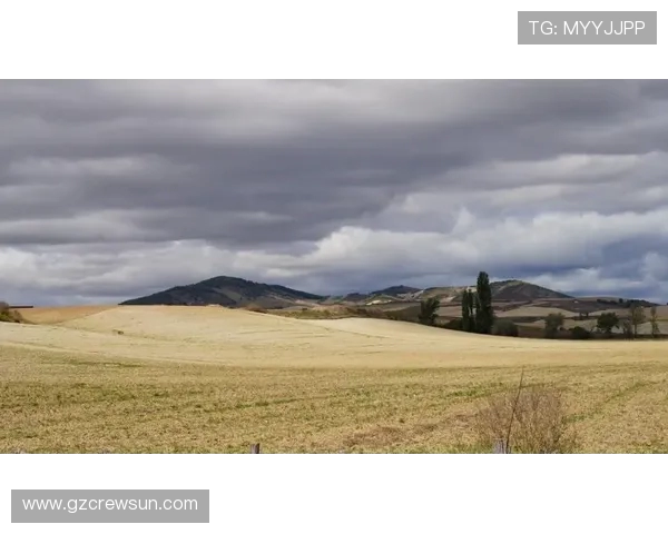 圣地亚哥与西班牙的较量:历史文化与足球的交汇点探讨